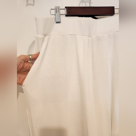 Modern Works 2 pieces set ( Ivory) - Picture 9 of 16